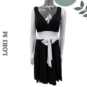 Lori M Black & White Fit-and-Flare Dress | Size Medium Timeless Cocktail Look 🇨🇦